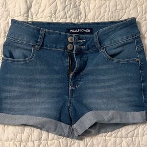 wallflower jean shorts size 7 very stretchy material!